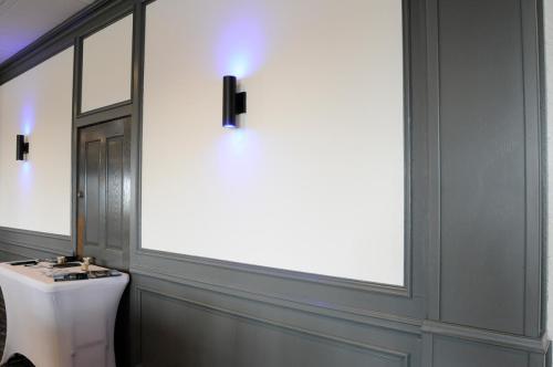 The-Aviator-ballroom-trim-and-walls